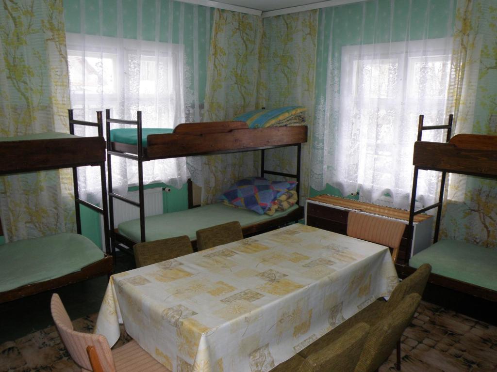 Szkolne Schronisko Mlodziezowe Zloty Widok Vandrerhjem Piechowice  Rom bilde