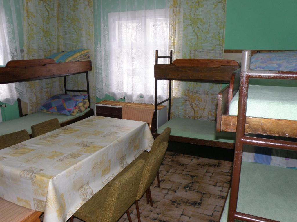 Szkolne Schronisko Mlodziezowe Zloty Widok Vandrerhjem Piechowice  Rom bilde
